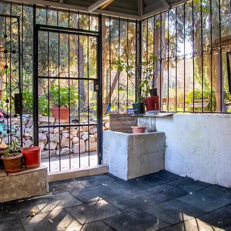 Casa vacanze Lovely House With Sea View And Backyard In