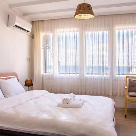 Casa vacanze Lovely House With Sea View And Backyard In Smirne